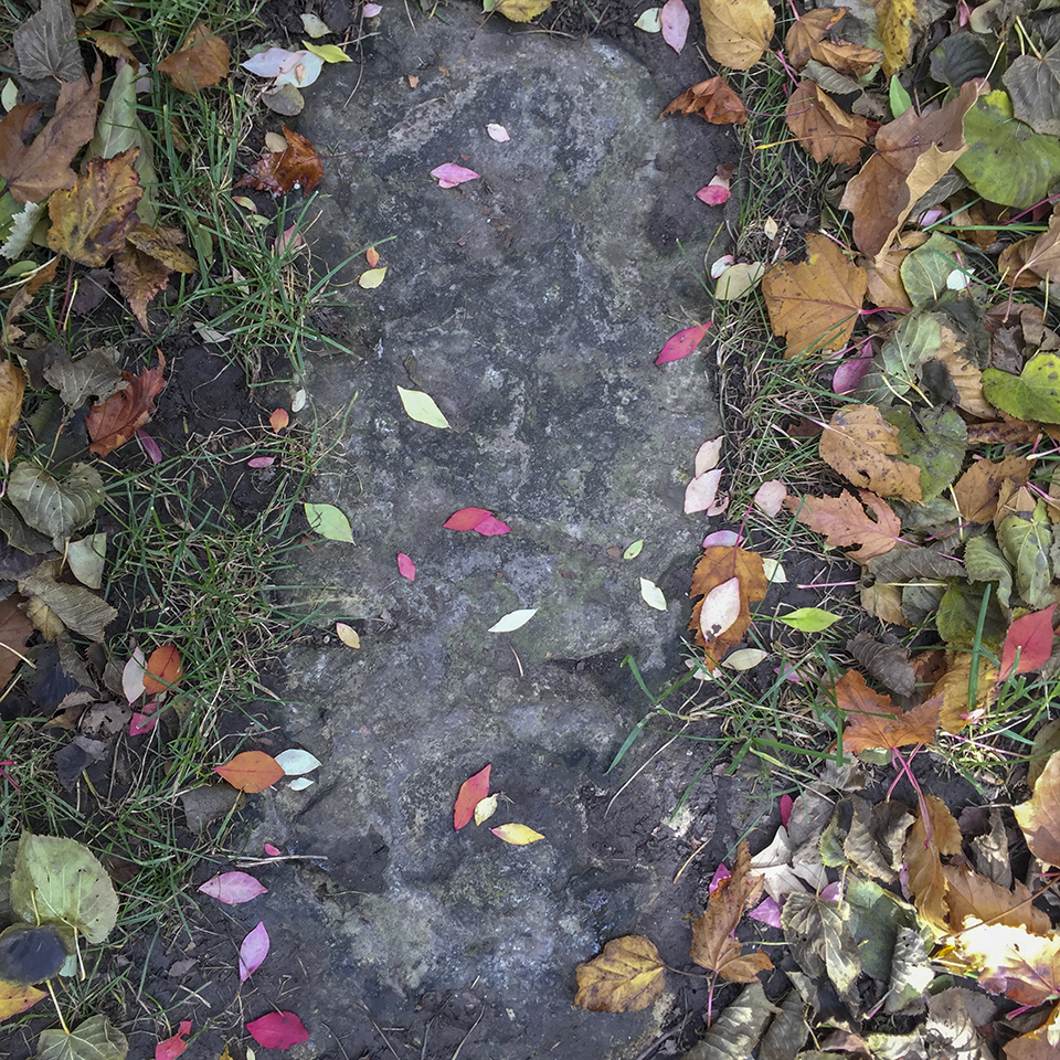 Unidentified grave marker